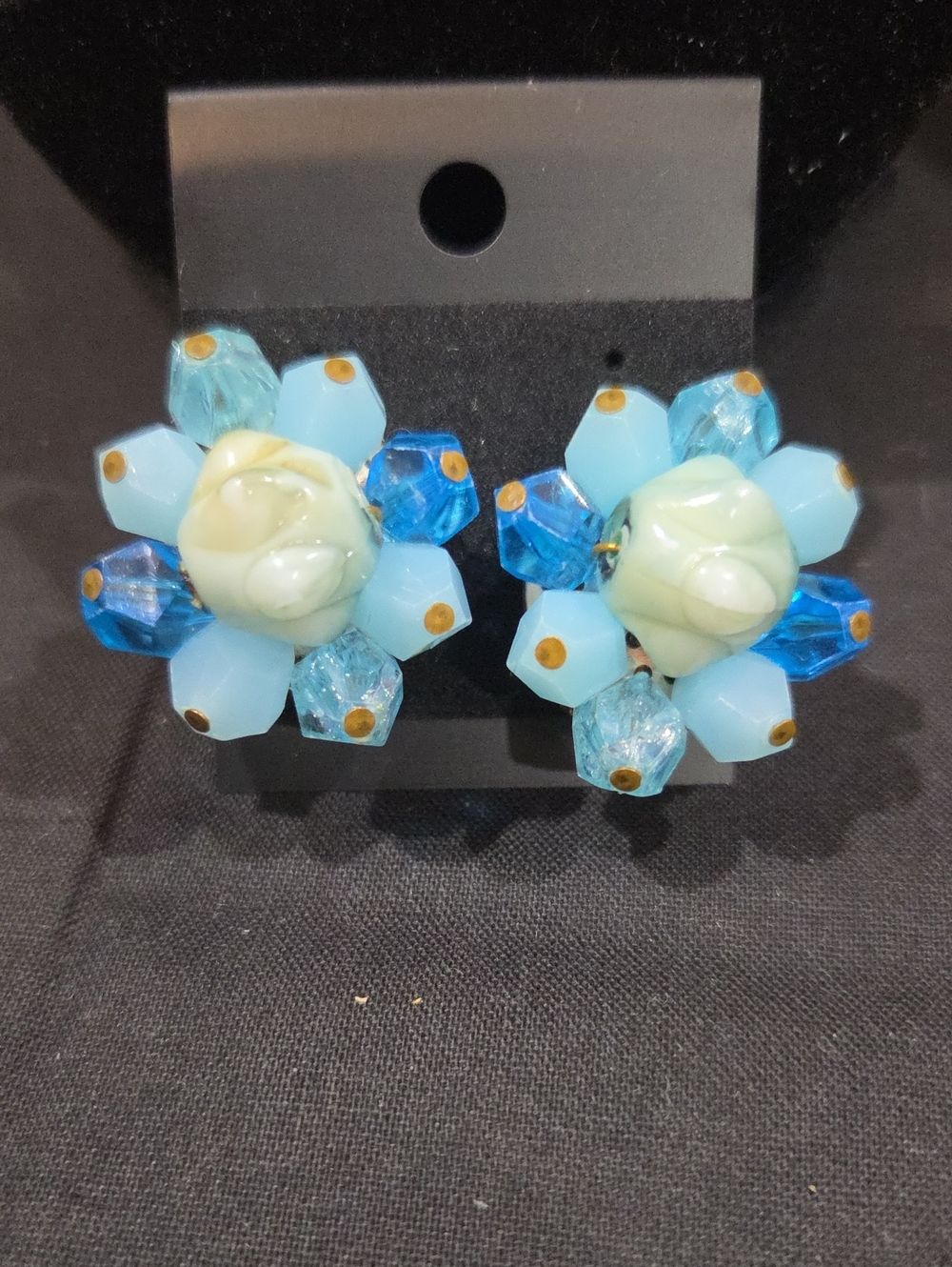 VINTAGE CLUSTER CLIP ON EARRINGS